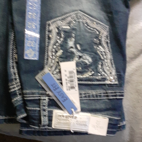 Grace in LA Jean's - Picture 4 of 4